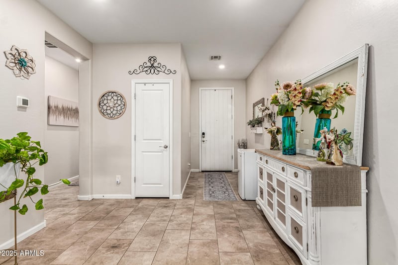 9341 Willow Bend Ln, Phoenix, AZ 85037