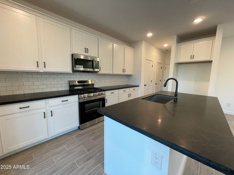 9346 E Sequence Ave, Mesa, AZ 85212
