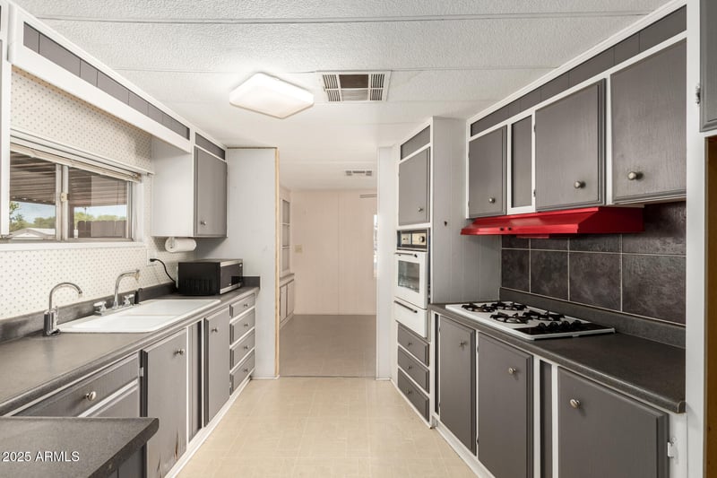 9347 Edgewood Ave, Mesa, AZ 85208