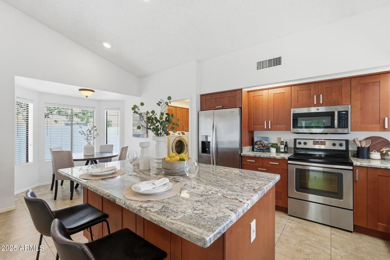 935 Citation Ln, Tempe, AZ 85284