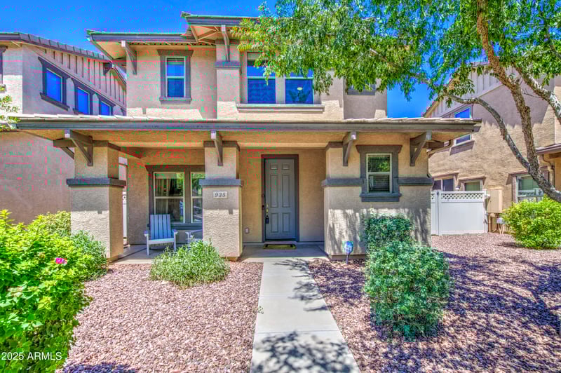 935 Deerfield Ln, Gilbert, AZ 85296