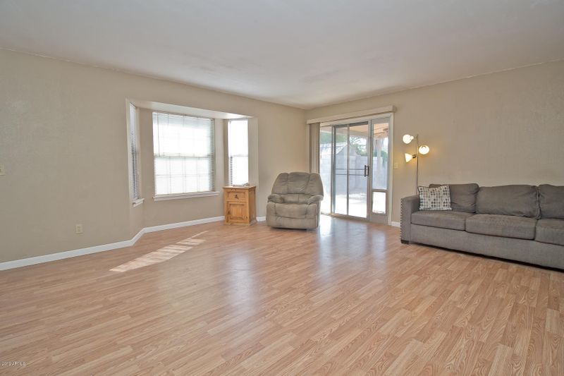 935 E Escuda Dr, Phoenix, AZ 85024