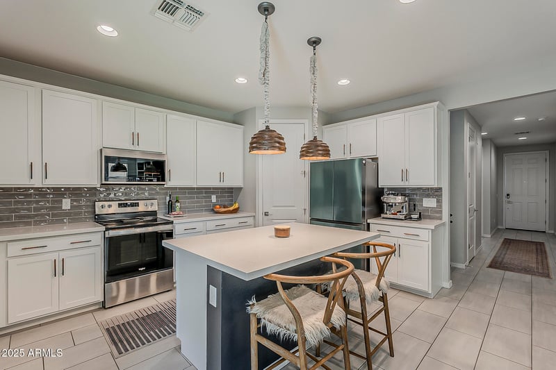 9352 Saturn Ave, Mesa, AZ 85212
