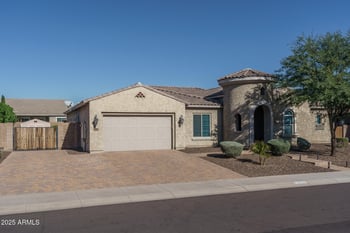9358 Robin Ln, Peoria, AZ 85383