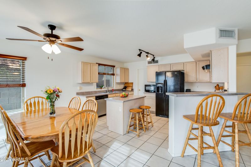 937 E Potter Dr, Phoenix, AZ 85024