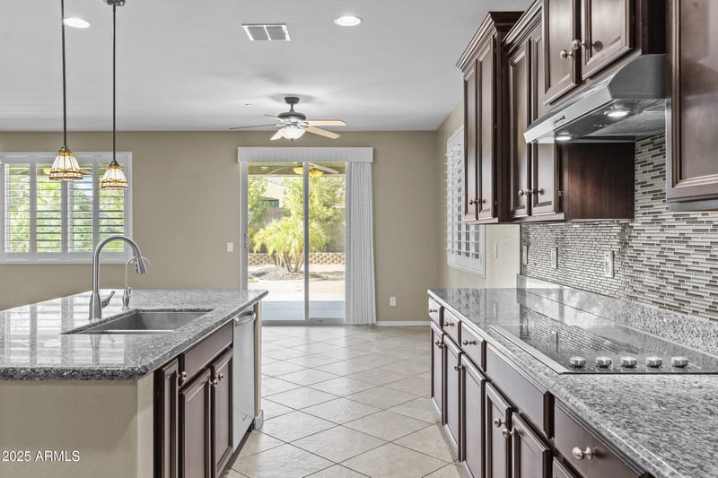 9382 Louise Dr, Peoria, AZ 85383