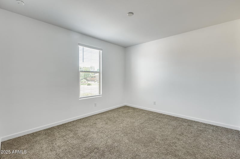 939 Angus Rd, San Tan Valley, AZ 85143