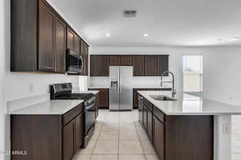 939 Angus Rd, San Tan Valley, AZ 85143