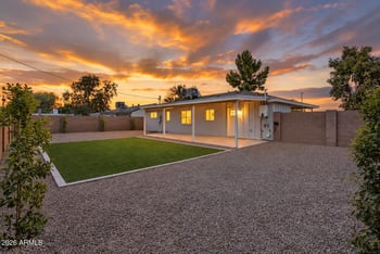 939 E Berridge Ln, Phoenix, AZ 85014