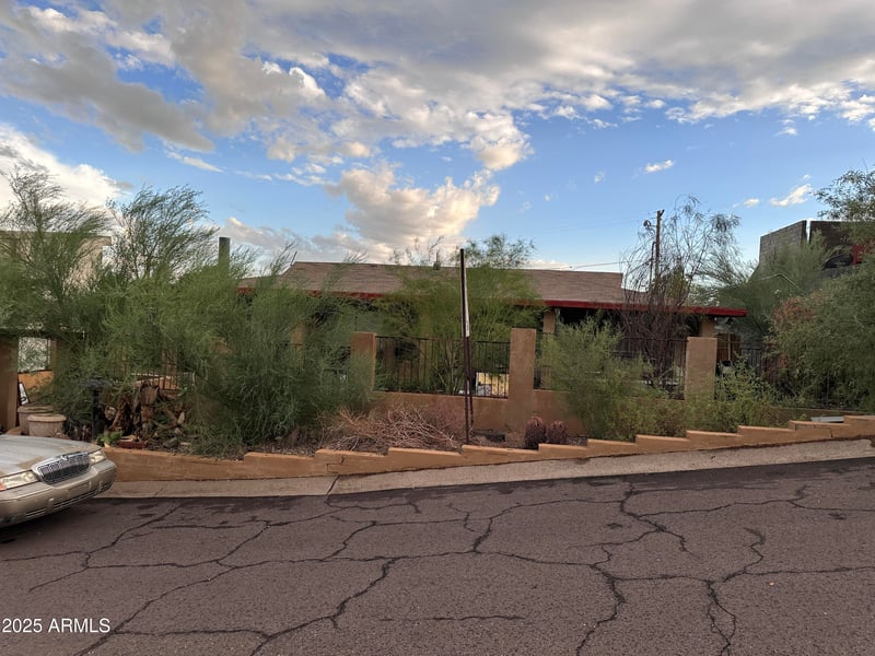 939 Mercer Ln, Phoenix, AZ 85029