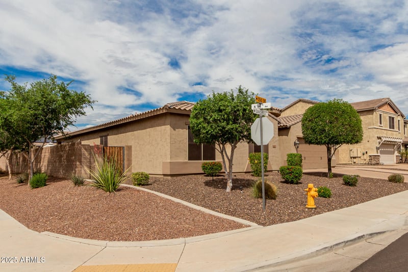 9390 Louise Dr, Peoria, AZ 85383