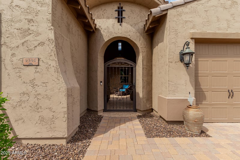 9390 Louise Dr, Peoria, AZ 85383