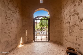 9390 Louise Dr, Peoria, AZ 85383