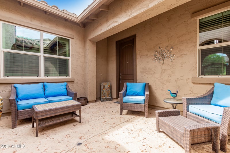 9390 Louise Dr, Peoria, AZ 85383