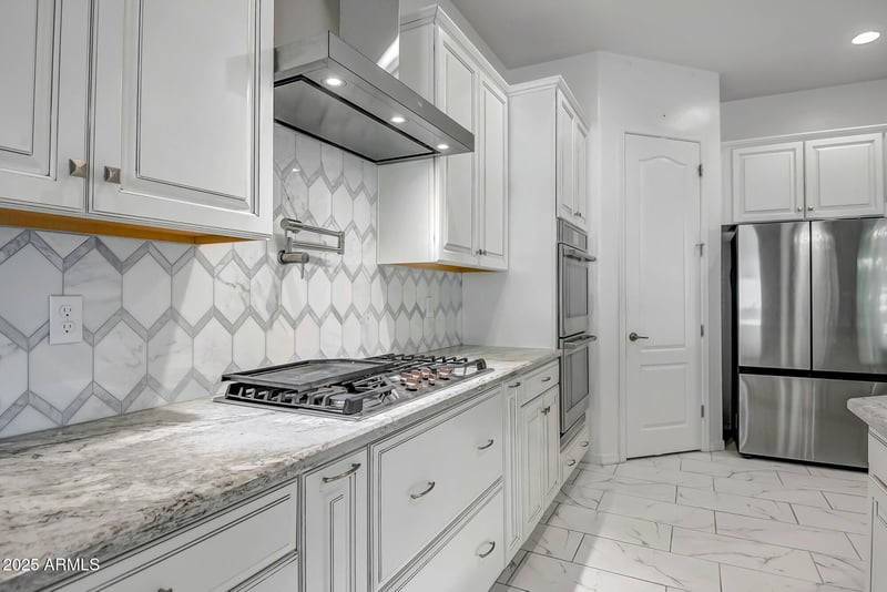9390 Parkside Ln, Peoria, AZ 85383