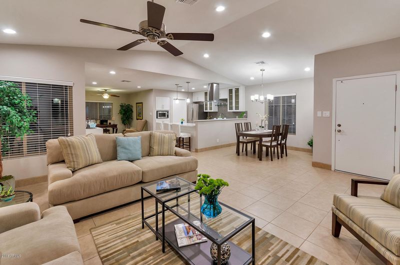 9395 E Kalil Dr, Scottsdale, AZ 85260