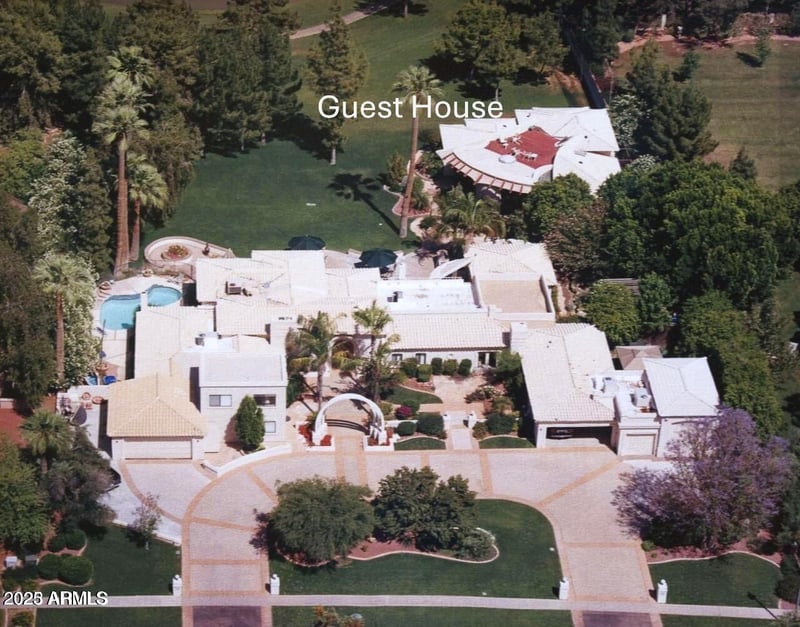 94 Biltmore Estates Dr, Phoenix, AZ 85016