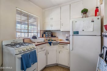 940 Rose Ln, Phoenix, AZ 85014