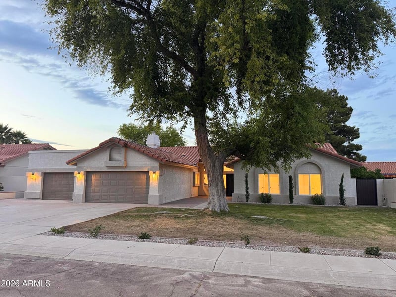 940 Secretariat Dr, Tempe, AZ 85284