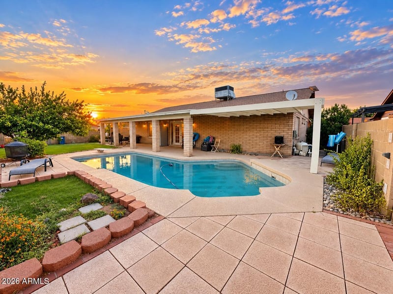 9403 N 50th Dr, Glendale, AZ 85302