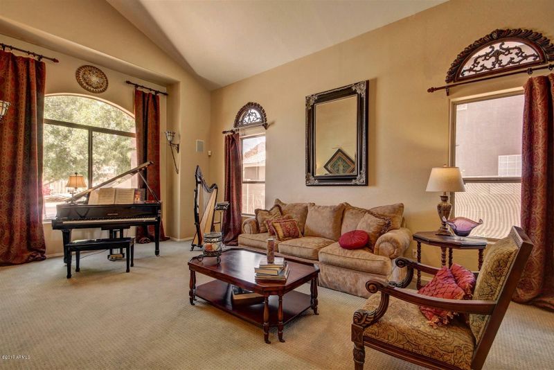 9405 E Hillview Cir, Mesa, AZ 85207