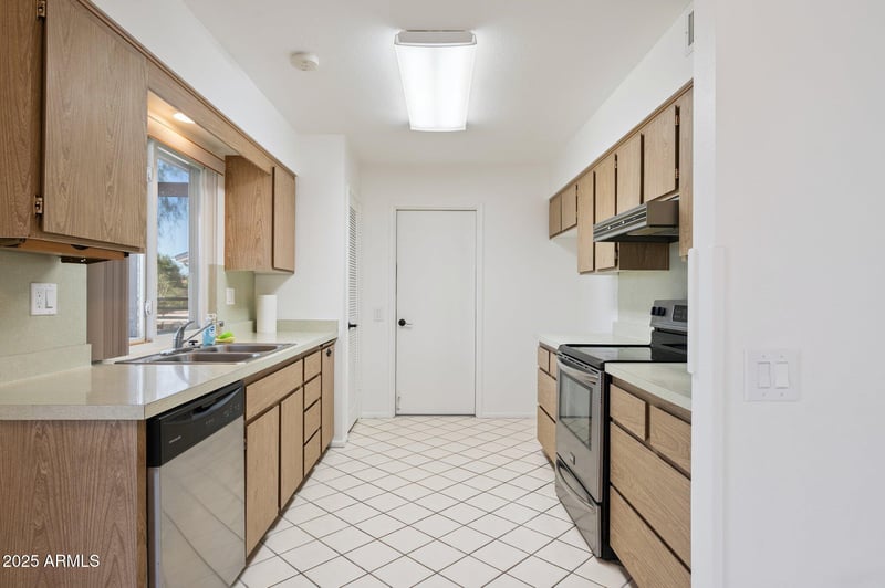 9405 Rolling Hills Dr, Sun City, AZ 85351