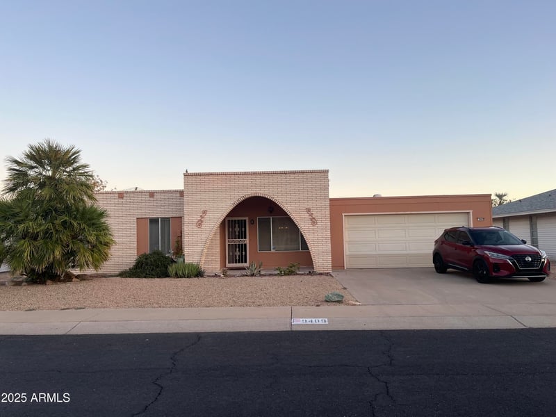 9409 Indian Hills Dr, Sun City, AZ 85351