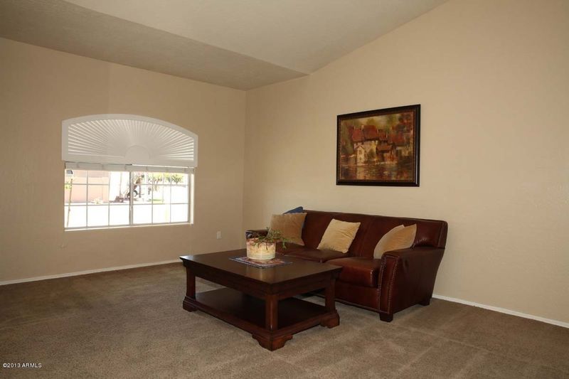 941 N Cabral Way, Gilbert, AZ 85234