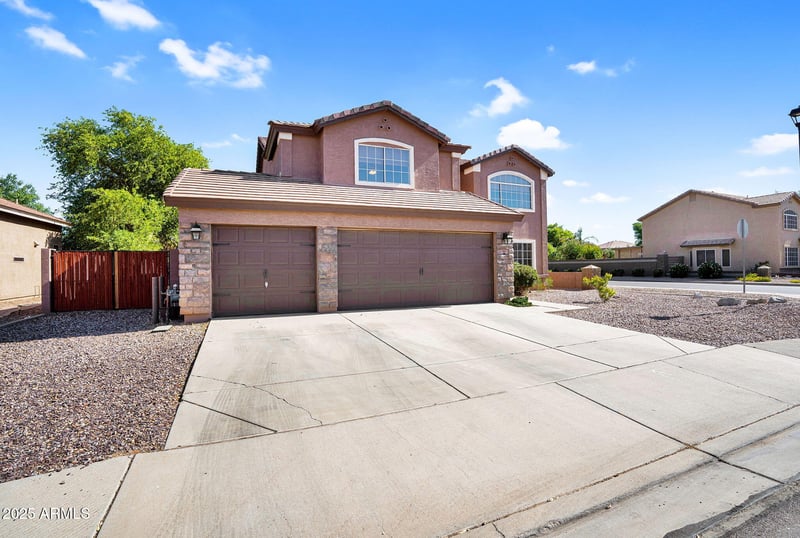 941 Stirrup Ln, San Tan Valley, AZ 85143