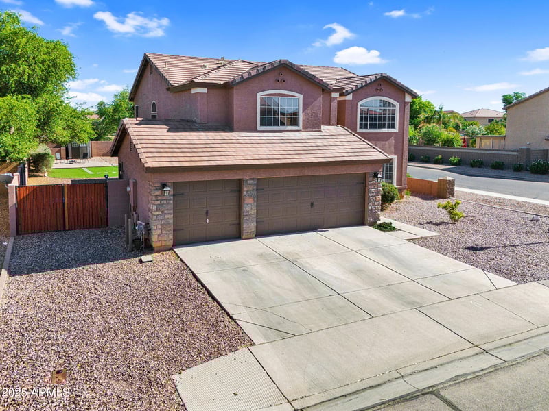 941 Stirrup Ln, San Tan Valley, AZ 85143