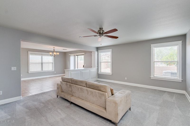 9410 W Terri Lee Dr, Phoenix, AZ 85037