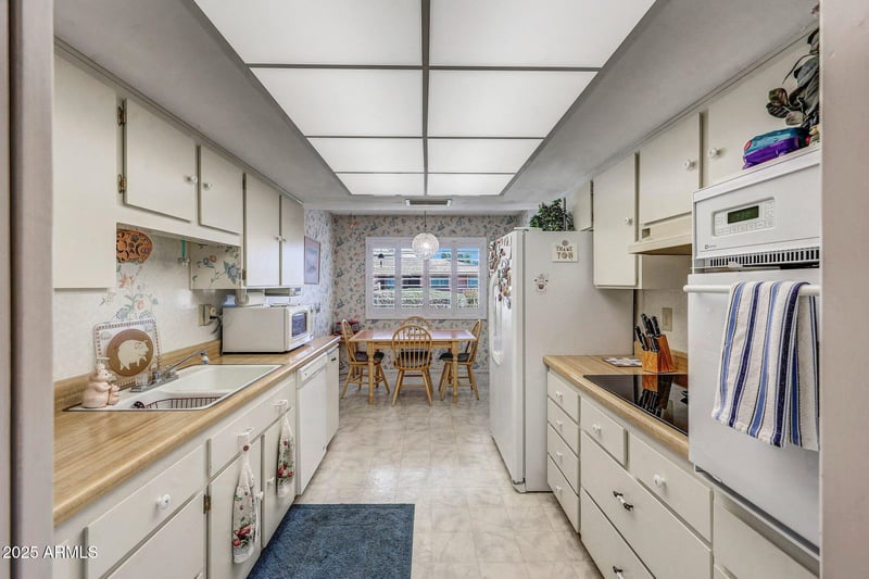 9413 Raintree Dr, Sun City, AZ 85351