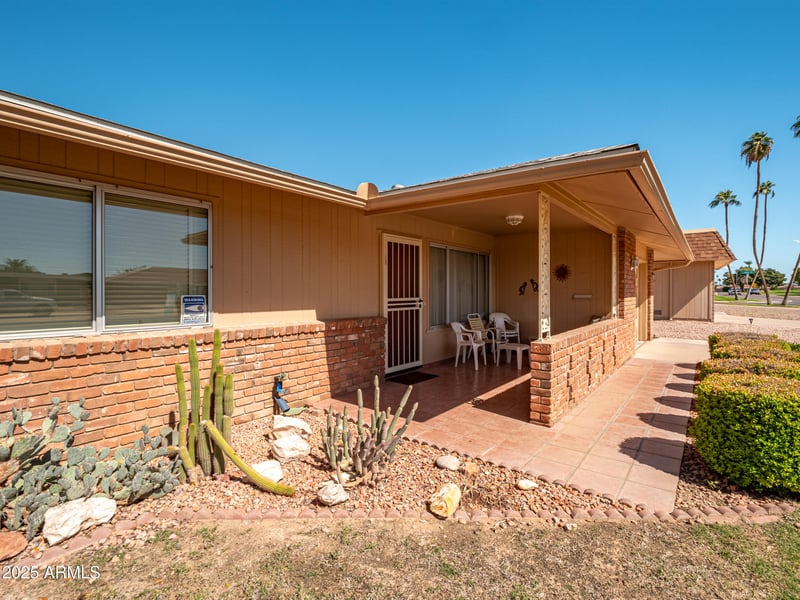9414 Greenway Rd, Sun City, AZ 85351