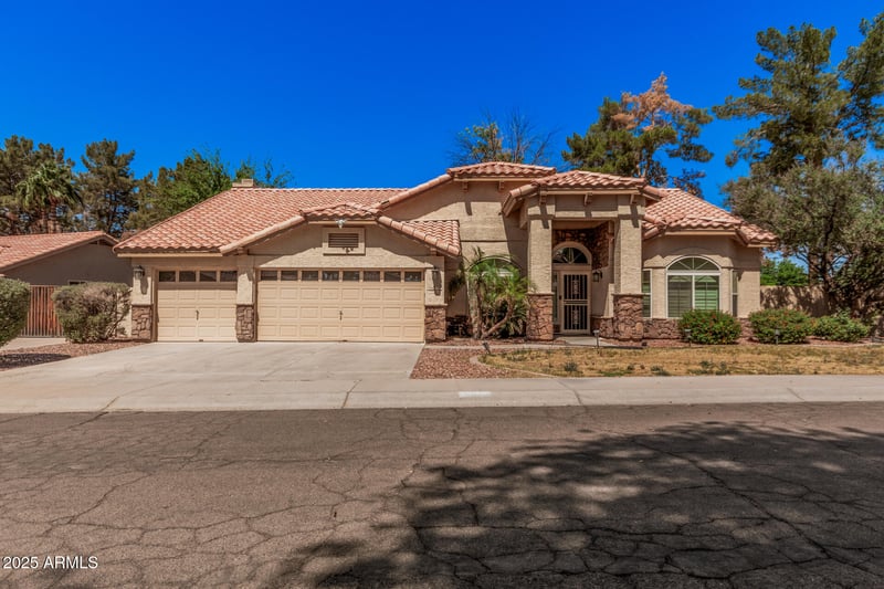 9414 La Rosa Dr, Tempe, AZ 85284