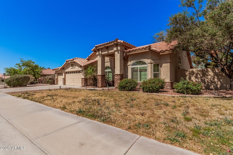 9414 La Rosa Dr, Tempe, AZ 85284