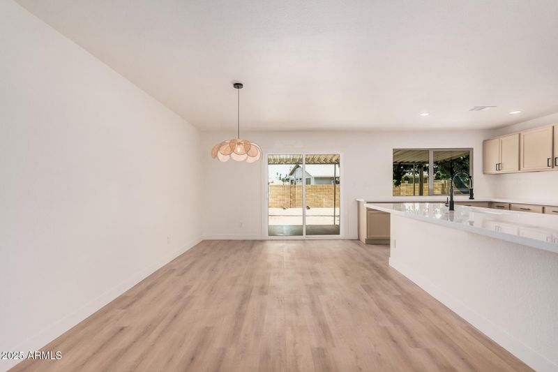 9414 N 50th Dr, Glendale, AZ 85302