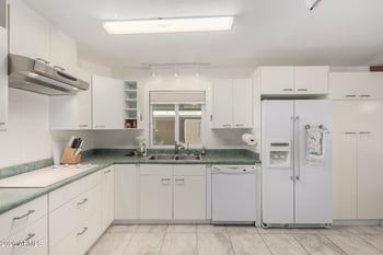 9416 Lakeside Dr, Sun Lakes, AZ 85248