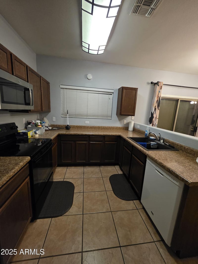 9418 Eaton Rd, Phoenix, AZ 85037