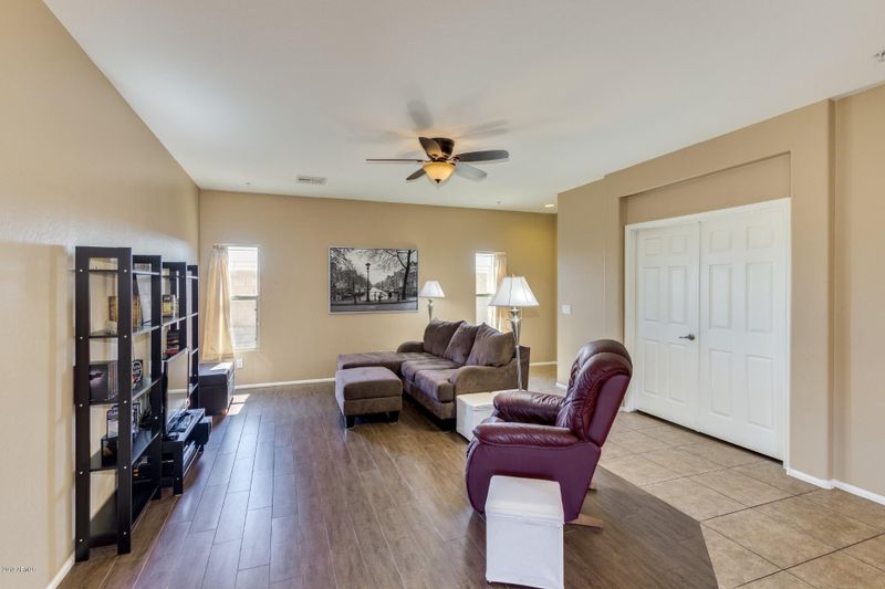 942 E Overlin Dr, Avondale, AZ 85323