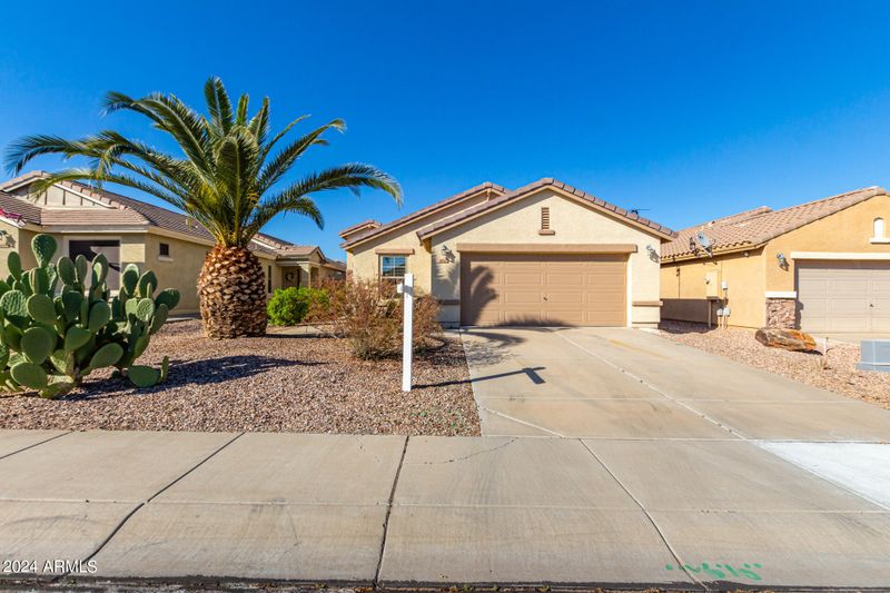942 W Desert Mountain Dr, San Tan Valley, AZ 85143