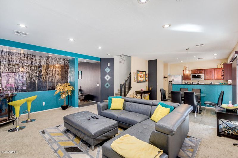 9421 W Terri Lee Dr, Phoenix, AZ 85037