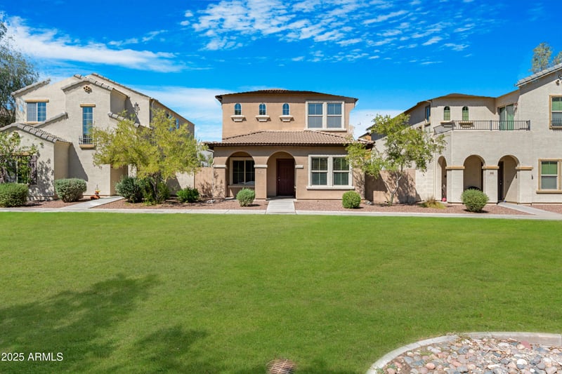 9422 33rd Dr, Laveen, AZ 85339
