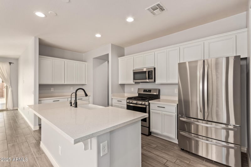 9422 Static Ave, Mesa, AZ 85212
