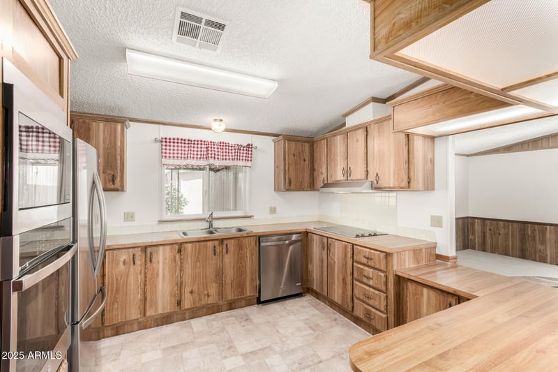 9422 Sun Lakes Blvd, Sun Lakes, AZ 85248