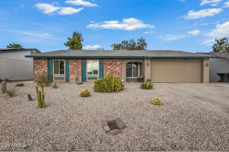 9425 N 63rd Dr, Glendale, AZ 85302
