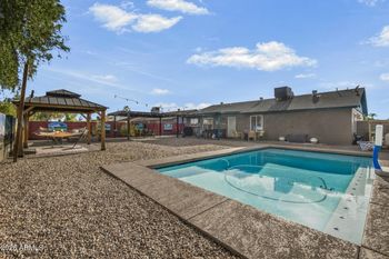 9425 N 63rd Dr, Glendale, AZ 85302
