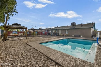 9425 N 63rd Dr, Glendale, AZ 85302