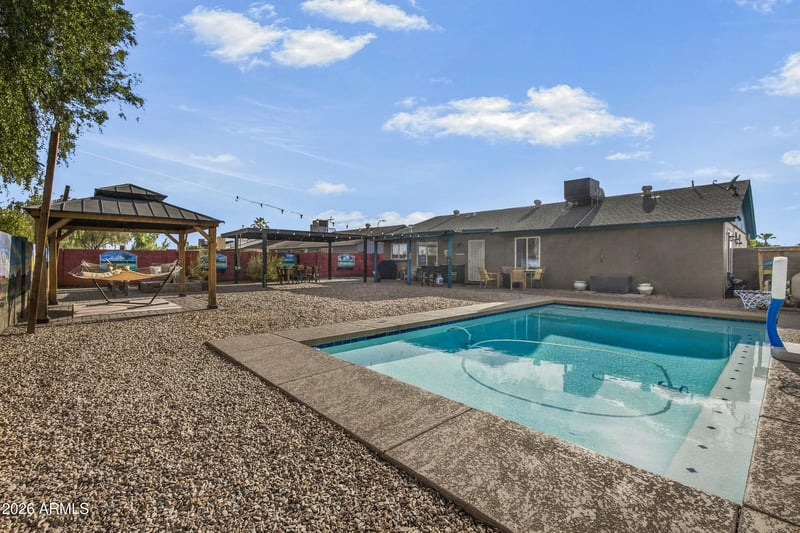 9425 N 63rd Dr, Glendale, AZ 85302