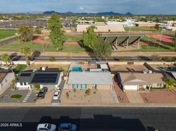 9425 N 63rd Dr, Glendale, AZ 85302