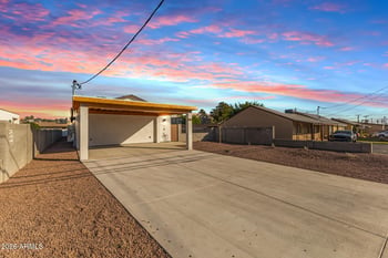 9425 9th Ave, Phoenix, AZ 85021